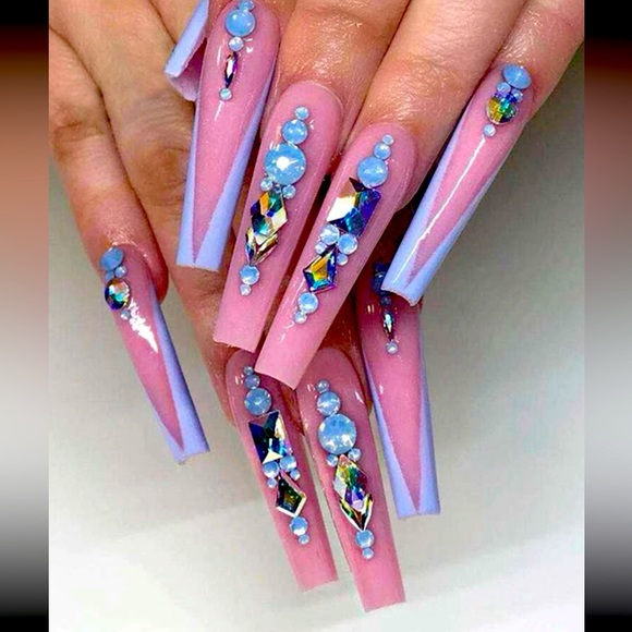 Press on nails - Picture 1 of 2